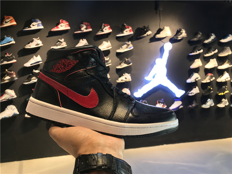 Air Jordan 1 Mid 554724 009